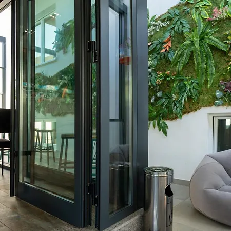 F&m 2 * تيرانا